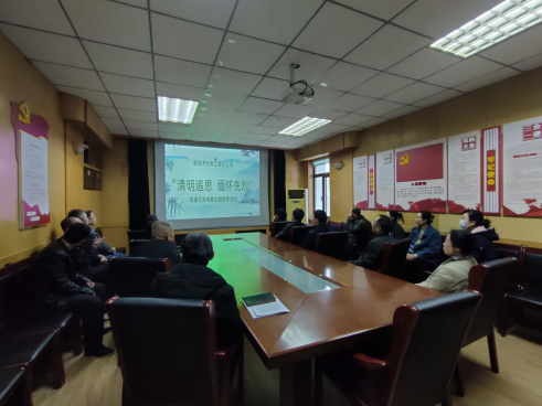 為弘揚(yáng)中華傳統(tǒng)文化、學(xué)習(xí)革命先輩的愛國(guó)主義精神。4月3日，聊城市水利工程總公司開展了觀影思奮進(jìn)、祭祀烈士清明節(jié)系列活動(dòng)。3日上午，公司組織干部職工共同觀看了紀(jì)錄片《黃繼光》的故事，感受以革命英雄黃繼光以血肉之軀頑強(qiáng)拼搏的英勇精神。3日下午，公司副總經(jīng)理葛朝軍帶隊(duì)，組織黨員干部職工前往革命烈士紀(jì)念碑進(jìn)行了