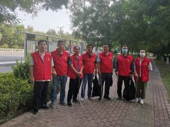 根據(jù)市文明辦統(tǒng)一安排，從8月24日開始，市水利工程總公司志愿者組成6支志愿者小分隊全面下沉每天上午8時至下午6時30分，不間斷到陳口路二干路路口二干路花園路路口，開展幫包路