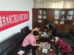 象棋文化是中華民族文化的結(jié)晶，至今仍放射出熠熠奇光，為現(xiàn)代人所喜愛，在全國各地廣為流傳，被人們譽之為國粹。為促進公司的精神文明建設(shè)，豐富職工們的文化生活，我公司特