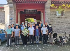 為緬懷先烈，銘記歷史，賡續(xù)共產(chǎn)黨人精神血脈，在烈士紀念日前夕，公司組織黨員干部參觀了金方昌烈士紀念館，聆聽學習他的英雄事跡。 展廳共分開明家世、革命啟蒙、共赴國難、