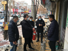 12月24日，公司副總經(jīng)理葛朝軍帶領(lǐng)安全生產(chǎn)檢查組 溫以華、馮青、劉廣慶、姜孟帥等 成員對(duì)東昌東路 56號(hào)樓內(nèi)十余家經(jīng)營場所進(jìn)行消防安全專項(xiàng)檢查，重點(diǎn)對(duì)消防設(shè)施配備、消防安全