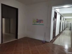 東昌東路軍分區(qū)對過、七天酒店4樓500余平米樓房出租，共10余房間，可做辦公室、培訓(xùn)機(jī)構(gòu)等項(xiàng)目，可整租可分租，黃金位置，費(fèi)用低！有意者請聯(lián)系 劉先生：15506467668