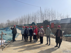 3月8日，在第112個國際婦女節(jié)來臨之日，聊城市水利工程總公司開展了慶三八主題活動，組織近20名女職工到在建項目工地潘屯橡膠壩參觀學(xué)習(xí)，了解水利工程建設(shè)流程，感悟水利工程人