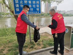 為慶祝 五一國際勞動節(jié)，4月29日下午，聊城市水利工程總公司組織廣大干部職工開展系列主題活動。 活動第一階段開展了義務(wù)勞動，志愿者們在巨龍廣場集合，沿濱河大道開展衛(wèi)生清