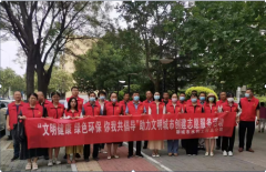 為助力文明城市創(chuàng)建，7月22日，聊城市水利工程總公司開 展文明健康綠色環(huán)保，你我共倡導(dǎo)志愿服務(wù)活動，公司20 余名志愿者走上街頭、走進商家進行助力文明城市創(chuàng)建志愿活動。 創(chuàng)