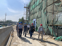 9月30日，在重陽節(jié)來臨之際，聊城市水利工程總公司 組織 部分 退休老干部 參觀水利工程設施，重溫水利人奮斗奉獻的崢嶸歲月，展現(xiàn)水利事業(yè)發(fā)展新面貌。 活動中，退休老干部們先