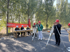 10月18日，聊城市水利工程總公司測繪技能大賽在聊城市徒駭河蓄排引調(diào)水能力提升工程項(xiàng)目現(xiàn)場舉行。本次比賽內(nèi)容主要以外業(yè)數(shù)據(jù)獲取、線下數(shù)字測圖為主，參賽人員涵蓋了測繪專業(yè)