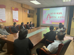 為了營造感恩母親、關(guān)愛母親、回報母親的良好氛圍，弘揚(yáng)中華民族優(yōu)秀傳統(tǒng)文化，在母親節(jié)到來之際，聊城市水利工程總公司開展了 我為母親唱首歌活動。 活動現(xiàn)場，大家圍坐一團(tuán)